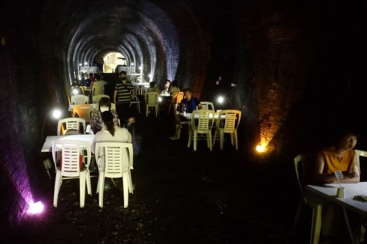 写真ギャラリー1枚め｜明治の煉瓦のトンネルを「森のビアホール」に