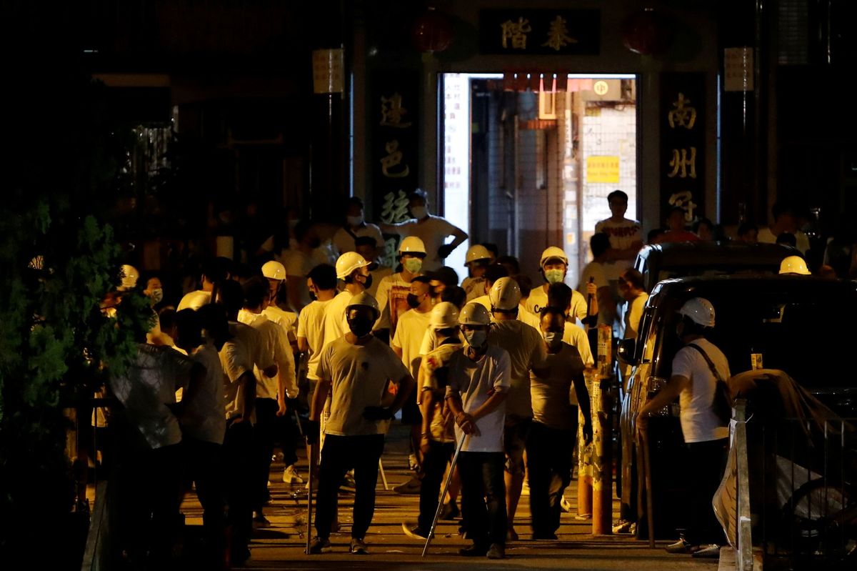 香港白シャツ 正体 警察