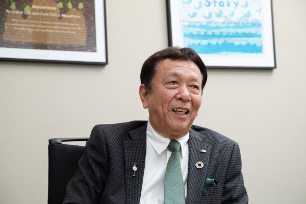 モスフード創業家出身の櫻田厚会長はなぜ会社を去るのか、次世代に残し