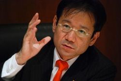 鈴木寛・文部科学副大臣／前田せいめい撮影