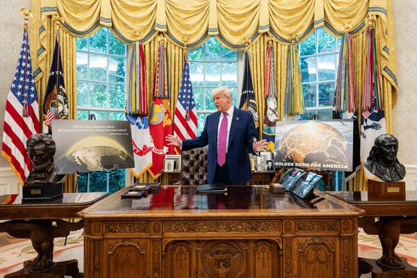 ミサイル防衛システム「ゴールデン・ドーム構想を発表するトランプ大統領(提供:Joyce N. Boghosian/White House/ZUMA Press/アフロ)