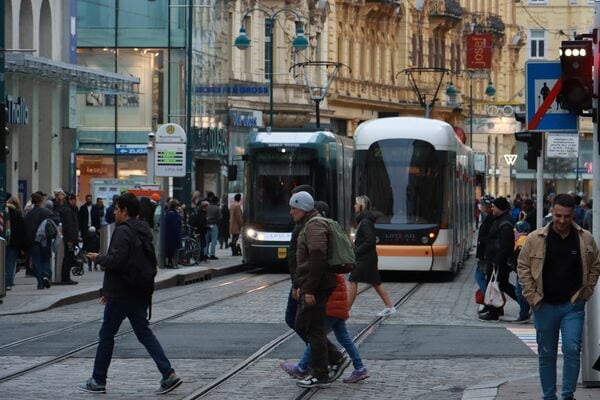 路面電車が行きかう第3の都市・リンツ（写真：筆者撮影）