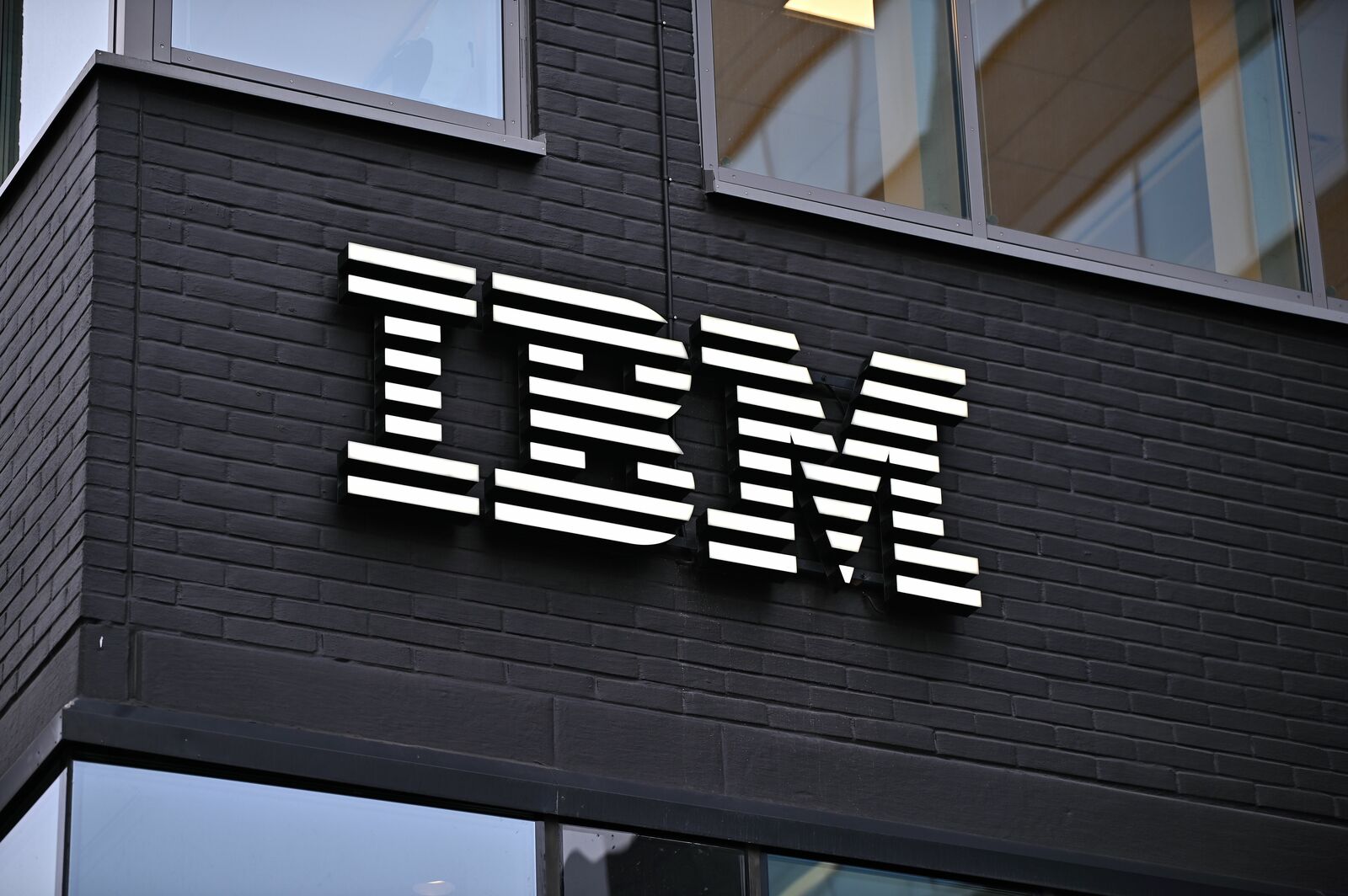 エンジニア偏重型の経営戦略からどう脱したか？ 製品のみならず社風