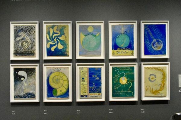 ヒルマ・アフ・クリントは抽象画のパイオニアなのか?時代に ヒルマ・アフ・クリントは抽象画のパイオニアなのか?時代に