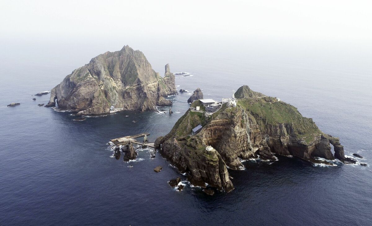 黒い傘の下で 日本植民地に生きた韓国人の声 黒い傘の下で 日本植民地に生きた韓国人の声 : ヒルディ・カン