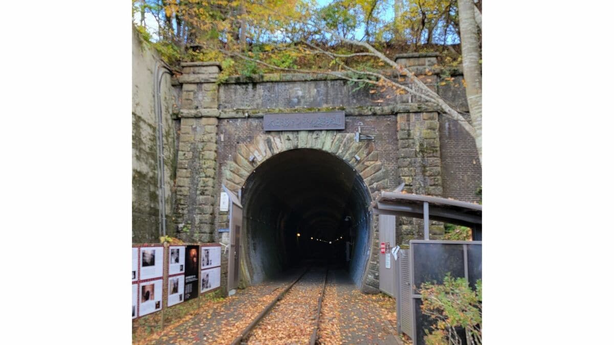 冬でも訪問できる鉄道廃線トンネル　大日影トンネル遊歩道と勝沼トンネルワインカーヴを歩く 難工事の末に完成し、観光振興やワイン産業の発展に寄与(3/6) | JBpress (ジェイビープレス)