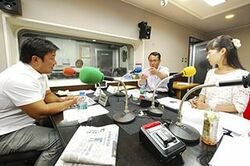 「マット安川のずばり勝負」スタジオ風景／マット安川、織田邦男、加藤知華／前田せいめい撮影