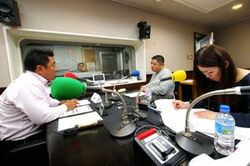 「マット安川のずばり勝負」スタジオ風景／マット安川、佐藤優、藤岡明美／前田せいめい撮影