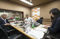 「マット安川のずばり勝負」スタジオ風景／藤井厳喜、マット安川、加藤知華／前田せいめい撮影