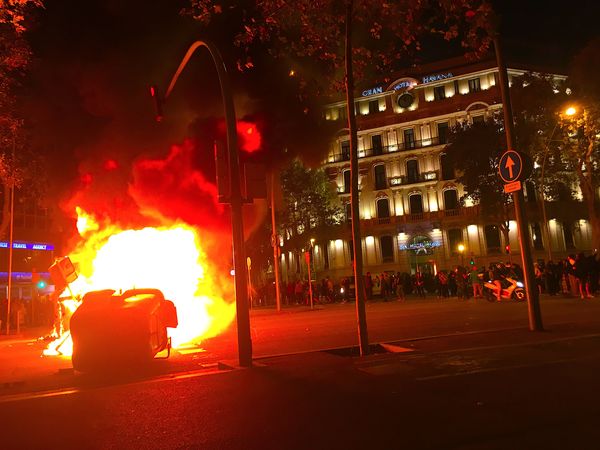 バルセロナが燃えている 市民が独立求める真の理由 独立派幹部に禁固13年 中央政府の強権的姿勢に増す反発 1 4 Jbpress ジェイビープレス