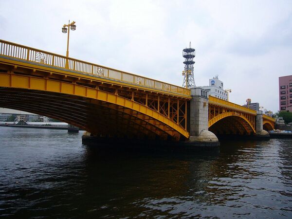 蔵前橋（Smanabu, CC BY-SA 3.0, via Wikimedia Commons）