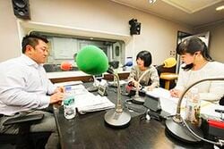 「マット安川のずばり勝負」スタジオ風景／マット安川、小国綾子、加藤知華／前田せいめい撮影