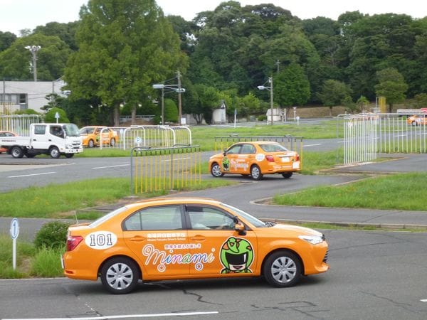 逆境の中で 破壊的改革 を成し遂げた自動車学校 かめライダー 傷だらけになって会社を作り直す 1 6 Jbpress Japan Business Press