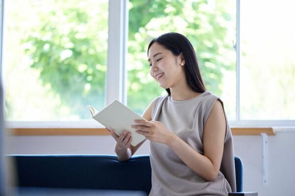 読書を通じて論理力や表現力が備わる（写真：west_photo/Shutterstock.com）