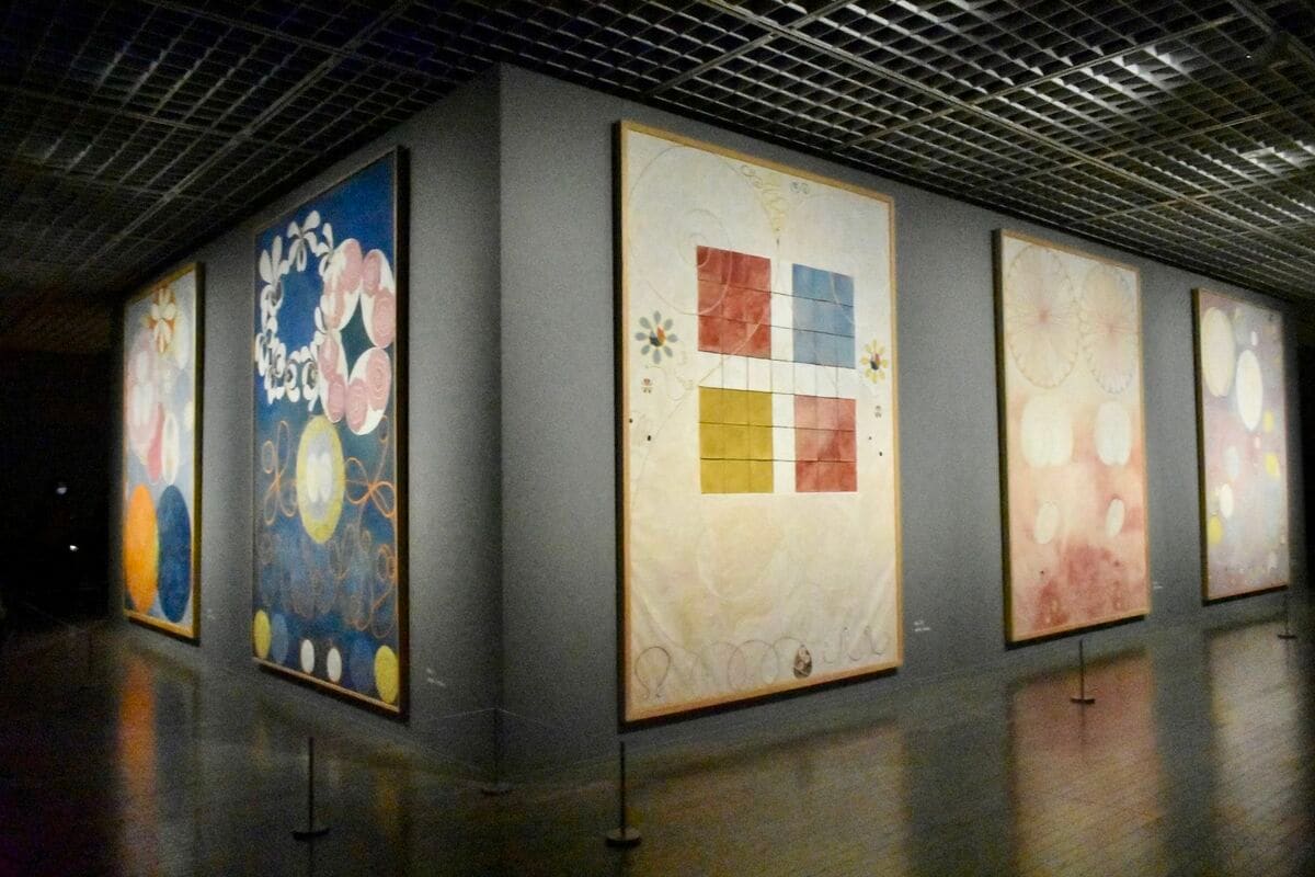 ヒルマ・アフ・クリントは抽象画のパイオニアなのか？時代に埋もれてい