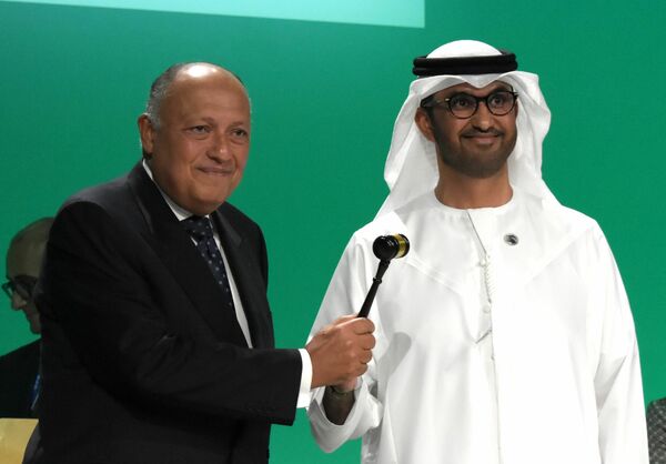COP28議長を務めるスルタン・アル=ジャベール氏(右。筆者撮影)