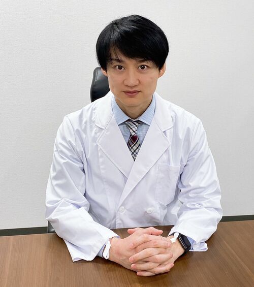 安田 雄一郎（やすだ ゆういちろう）氏
ゆうメンタルクリニック・ゆうスキンクリニック総院長。東京大学医学部卒。同精神科医局と千葉県の精神科病院で勤務したのち、「つらいときに、すぐ」受診できる心療内科「ゆうメンタルクリニック」を2008年に開院。現在は東京・大阪にグループ15院を展開している。