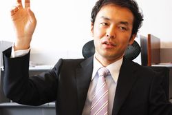 ソニー・鈴木伸和氏／前田せいめい撮影