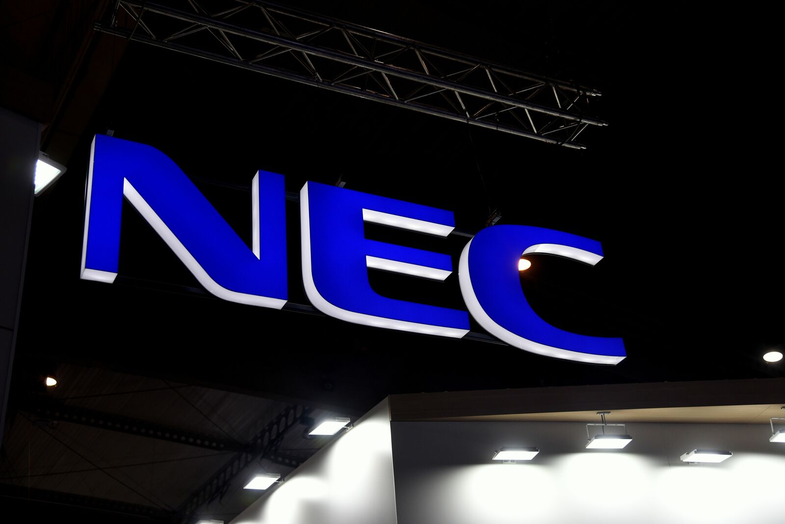 目指すのは「強くてライトな本社」 NECの改革に見る、日本企業に求め 