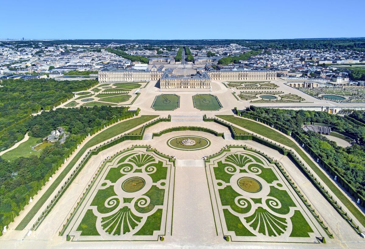 贅と粋の限りを尽くしたヴェルサイユ宮殿、フランス革命以後、荒れ果て