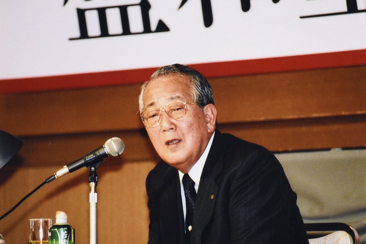 Amazon.co.jp: 稲盛和夫 明日からすぐ役立つ15の言葉: 一言、一