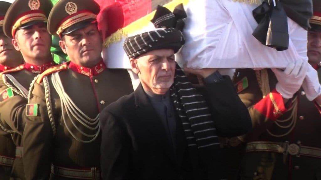 中村哲医師の遺体が帰国、アフガン大統領らに見送られ - BBC News