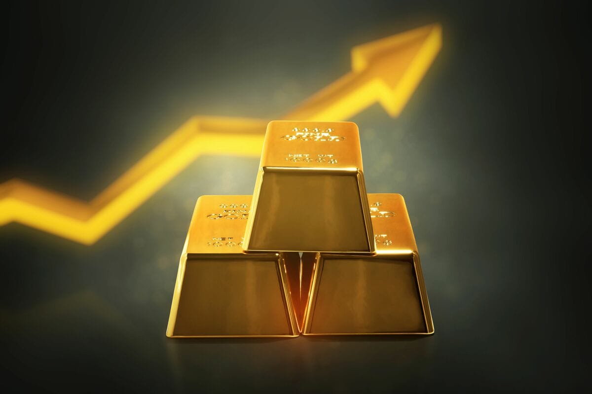 2026年の商品市場】金価格の8年連続上昇なるか、ゴールドマンは年末4900ドル予想もETF投資急増には危うさ  原油・天然ガスはなお供給過剰、行き場を探す投資マネーはどこに向かうか(1/4) | JBpress (ジェイビープレス)