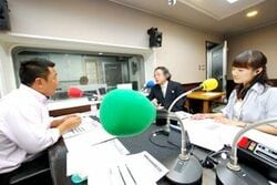 「マット安川のずばり勝負」スタジオ風景／マット安川、小林節、加藤知華／前田せいめい撮影