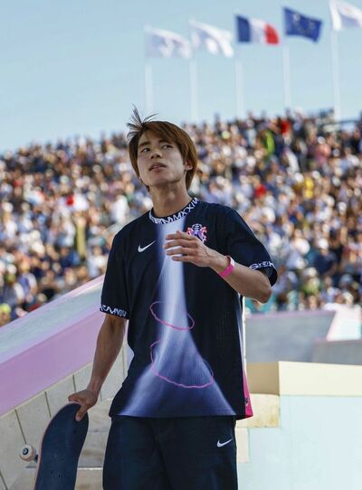 スケートボード男子ストリートで金メダルを獲得し五輪2連覇を果たした堀米雄斗＝パリ（写真：共同通信社）