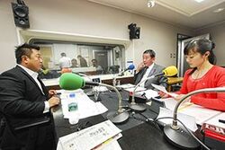 「マット安川のずばり勝負」スタジオ風景／マット安川、西村真悟、加藤知華／前田せいめい撮影