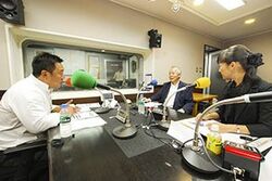 「マット安川のずばり勝負」スタジオ風景／マット安川、小川和久、加藤知華／前田せいめい撮影