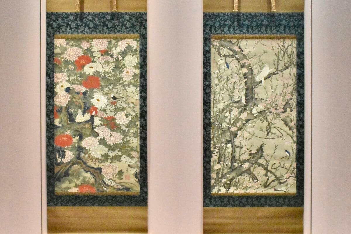 伊藤若冲・国宝《動植綵絵》から“花感”あふれる4幅、百花ひらく麗らか