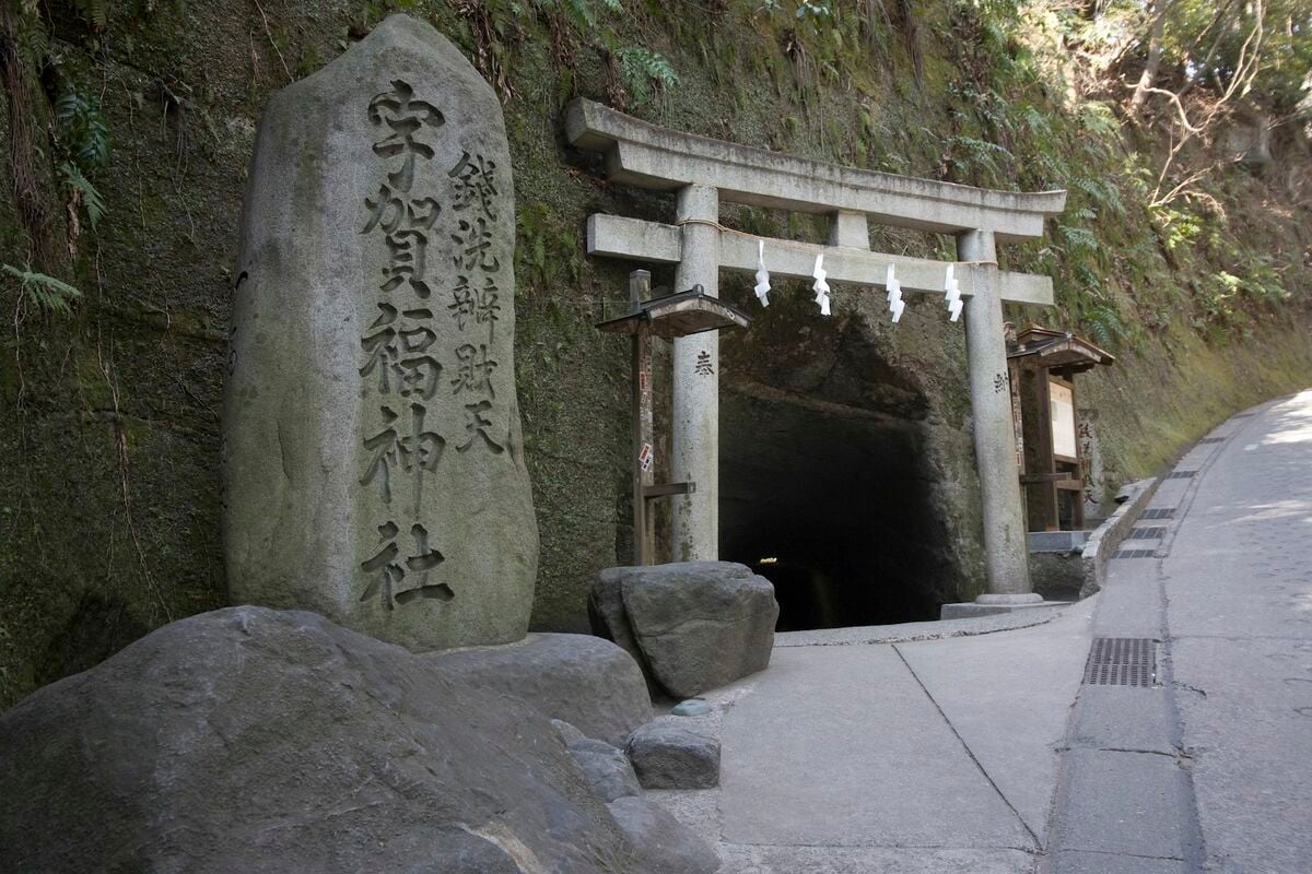 へび（巳）年にお参りしたい蛇神様のパワー全開の「銭洗弁財天」、鎌倉の観光地、神社最大のパワースポットは？ 一度は行きたい日本の神社（1）(1/3) |  JBpress (ジェイビープレス)