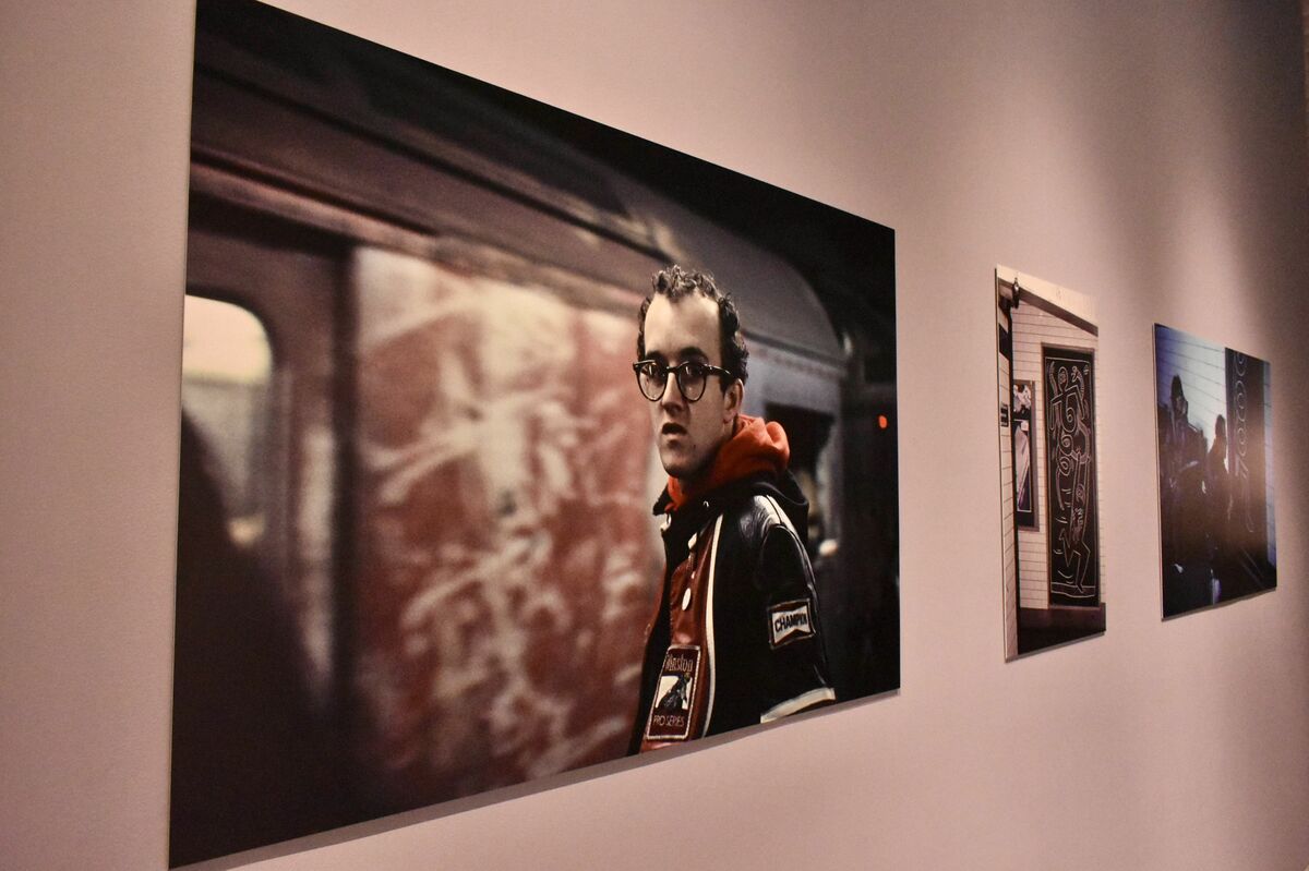 キース・ヘリング、31年の生涯を駆け抜けたアーティストの色褪せ