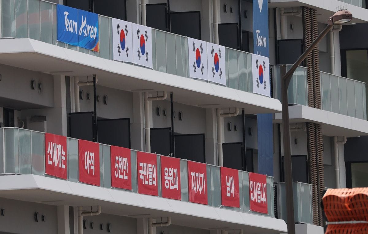 再びオリンピックを政治利用した韓国人選手団の国際感覚 韓国選手団の反日横断幕を批判した韓国人漫画家の日本贔屓 1 3 Jbpress ジェイビープレス