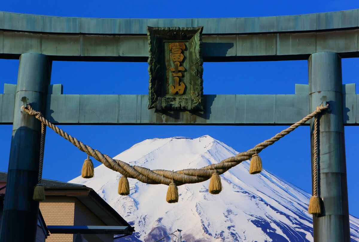 初詣におすすめ、富士山の冠雪も美しいパワースポット・北口本宮富士