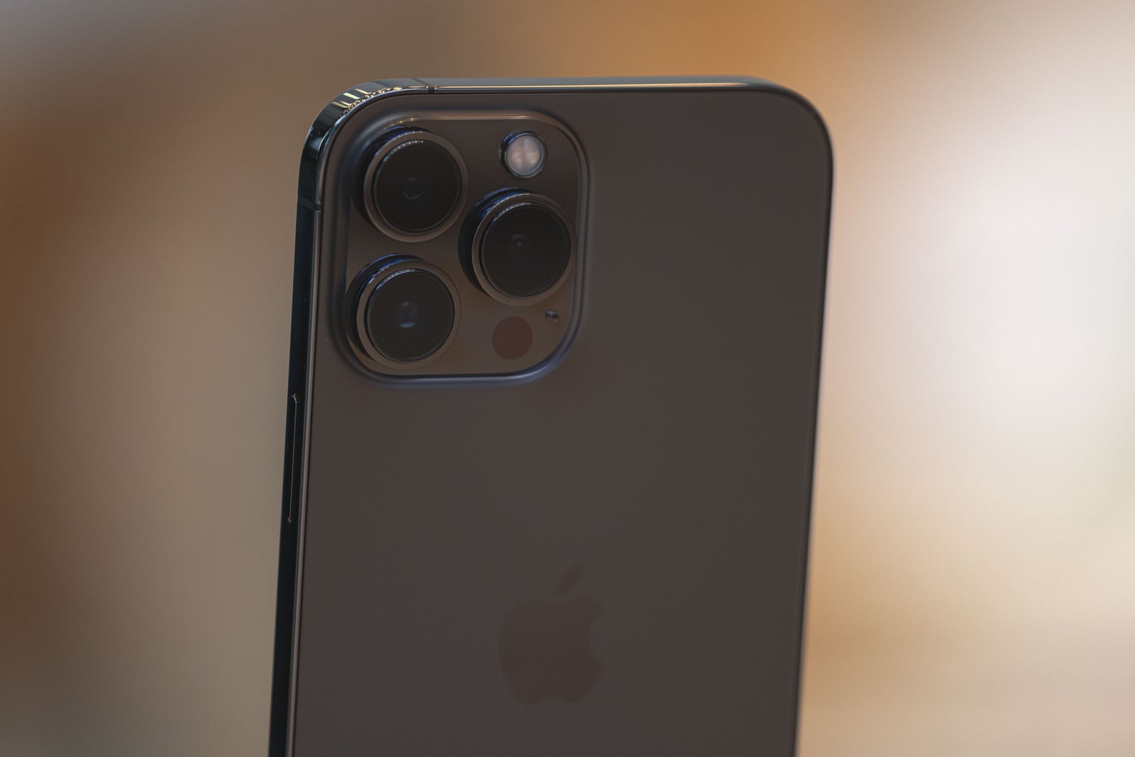 世界スマホ出荷 4四半期連続減 全地域で在庫増加 Jdir