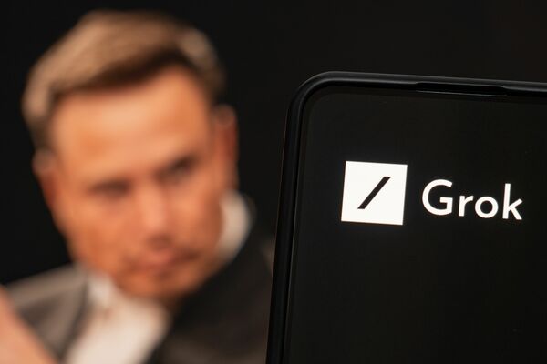 イーロン・マスク氏が立ち上げたxAIのGrok(写真:lilgrapher/shutterstock)
