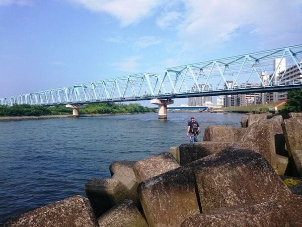 写真ギャラリー枚め 繊細な引きが病みつきに 河口の手長エビ釣り 多摩川で江戸時代の風流を味わう Jbpress Japan Business Press