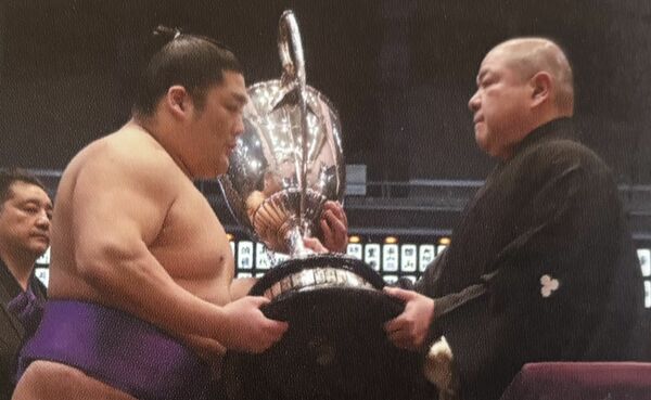 土俵はない、行司もいない」平安時代の古式相撲から現代へ、日本相撲