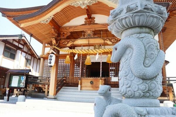 2025年はへび年！初詣にもおすすめ「蛇（巳）」にまつわる神社10選 復活と再生を象徴する動物、金運が上昇するという言い伝えも(5/5) |  JBpress (ジェイビープレス)