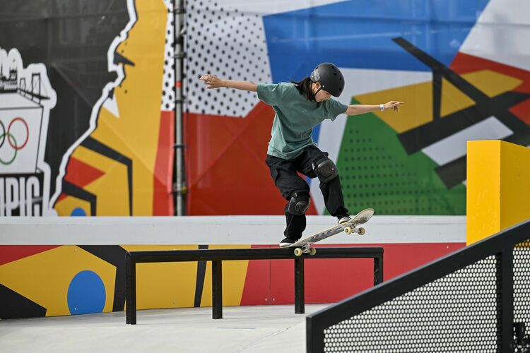 2024パリ五輪オリンピック スケートボード日本代表チーム タンクトップ パリ2024で、ブレイクダンス、スケートボード、スポーツ