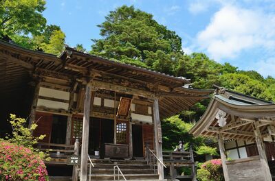 女御（皇太子の正室）の若宮の成長、紫の上と明石の君の仲睦まじ