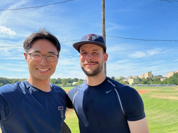 チュヘル監督は斉藤の努力を認めていた（写真提供：斉藤佳輔）