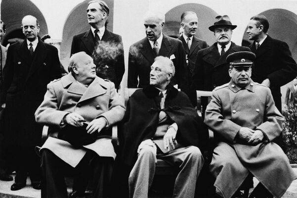 ヤルタ会談(1945年2月16日)