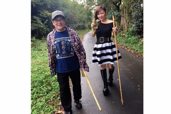 仲本工事さんと純歌さん(純歌さん提供)