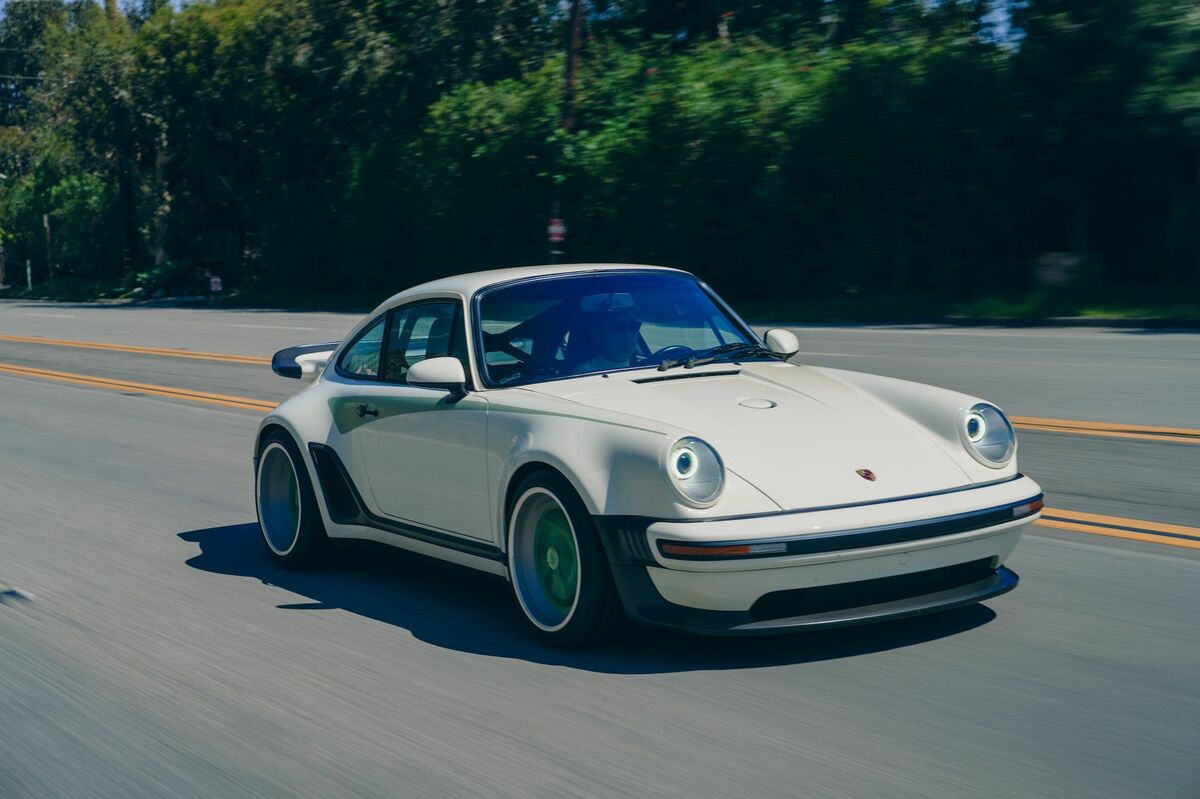 写真ギャラリー1枚め｜往年の964型911を贅沢にモディファイする