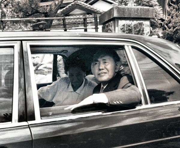 1987年に病に倒れて以来初めて新潟県西山町に帰郷した角栄氏