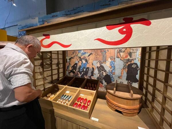 「和食」展で展示された江戸時代の寿司屋台