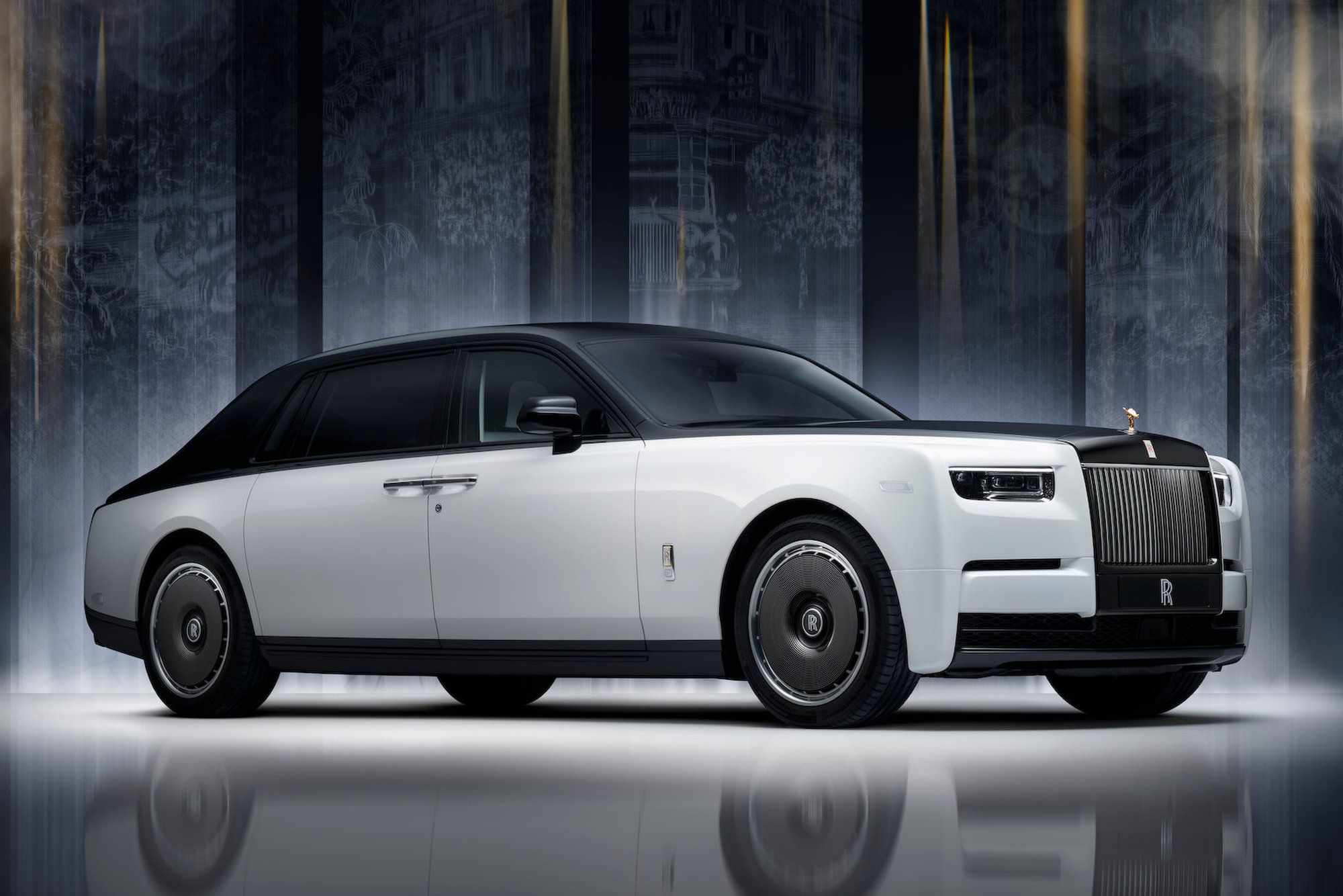 ガラスのボトルシップに入ったロールス・ロイスのガラス細工 ガラスの